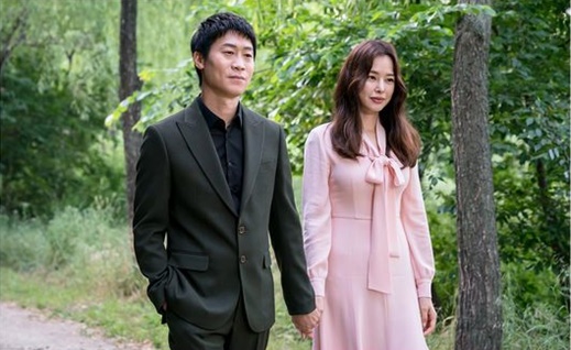 JTBC 드라마 '멜로가 체질'에 특별 출연하는 배우 진선규(왼쪽)와 이하늬. /사진=JTBC 제공