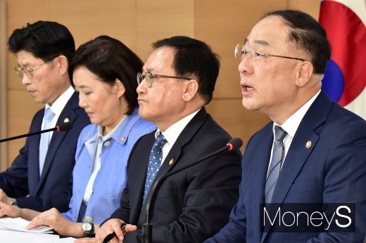 [머니S포토] 일 백색국가 배제 관련 관계부처 합동브리핑
