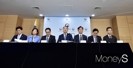 [머니S포토] 일본 경제보복한 날 한자리에 모인 경제부처 장관들