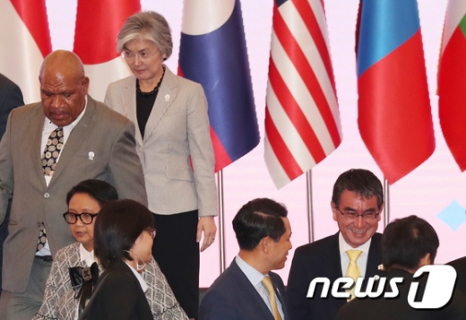 강경화 장관, 