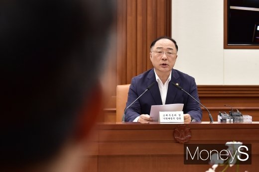 [머니S포토] 홍남기 부총리 