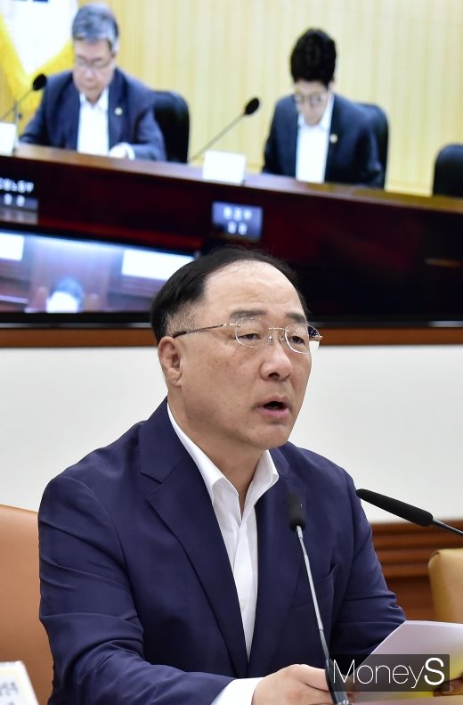 [머니S포토] 일 수출규제 대응 발언하는 홍남기 경제부총리
