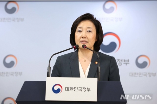 박영선 “소재부품 투자 벤처펀드 3000억 규모로” (속보)