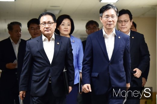 [머니S포토] 소재·부품·장비 경쟁력 강화 대책 관계부처 합동 브리핑