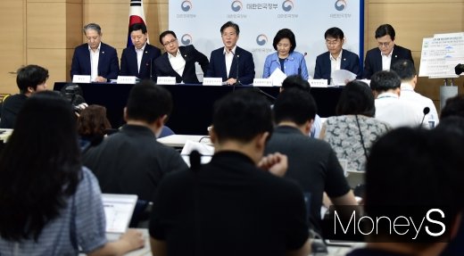 [머니S포토] 정부, 소재·부품·장비 경쟁력 강화 대책 발표