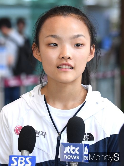 [머니S포토] 인터뷰하는 서채현 선수