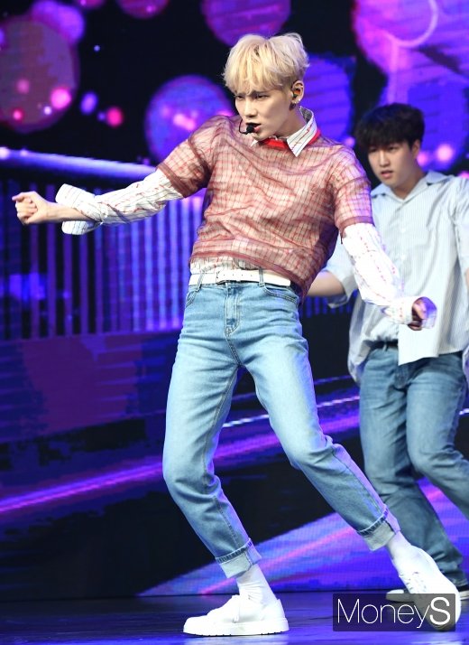 [머니S포토] JBJ95 켄타, 여심 끌어당기는 퍼포먼스