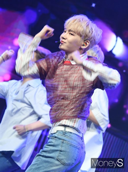 [머니S포토] JBJ95 켄타 '깜찍한 앙탈춤'