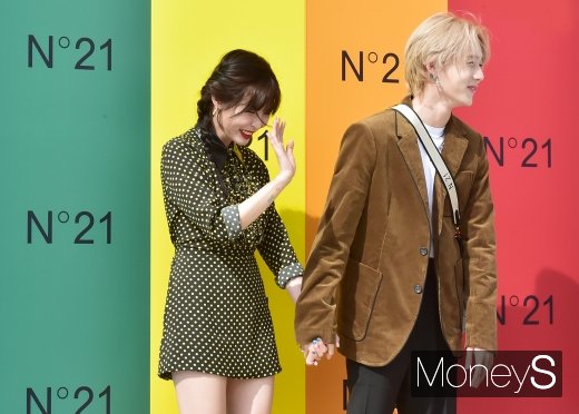 [머니S포토] 알콩달콩 현아-이던, 하트포즈는 부끄러워요