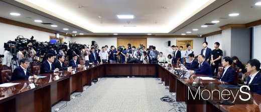 [머니S포토] 금융시장 동향 및 대응 관련 긴급 거시경제금융회의 개최