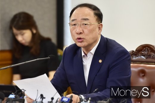 [머니S포토] 홍남기 부총리 