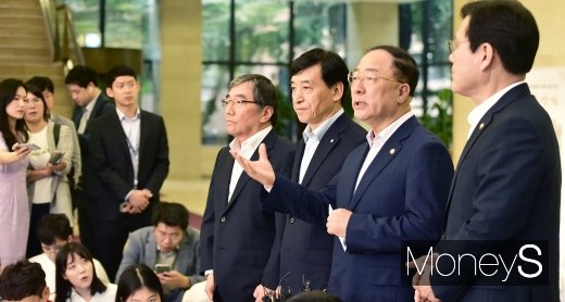 [머니S포토] 미국발 금융시장 혼란 어떻게 잠재울까