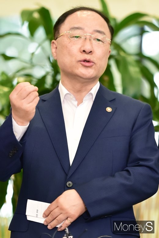 [머니S포토] 홍남기 