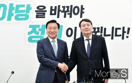 [머니S포토] 바른미래당 손학규 대표 예방한 검찰 수장