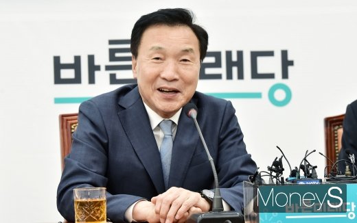 [머니S포토] 검찰총장 맞이한 손학규 대표