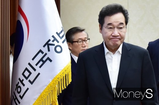 [머니S포토] 이낙연 총리, '백색국 목록에서 일본 제외 논의'