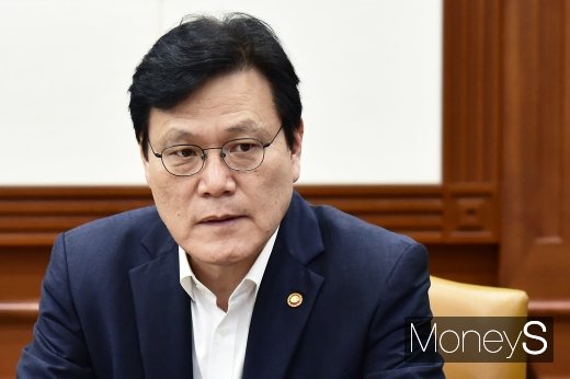 [머니S포토] 국정현안점검회의 참석한 최종구 위원장