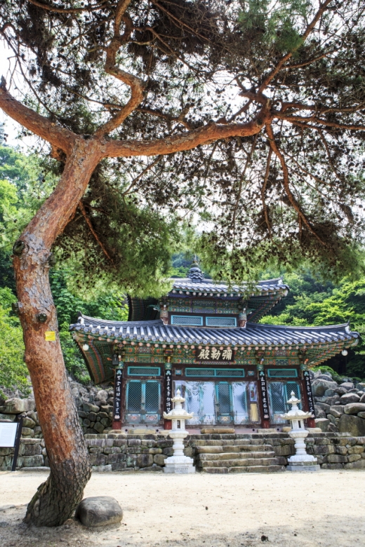 만어사 륵전. /사진=한국관광공사