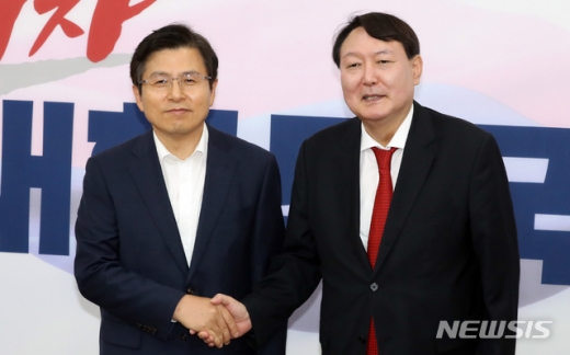 황교안 자유한국당 대표(왼쪽) 윤석열 검찰총장. /사진=뉴시스   