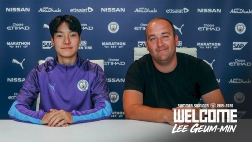 지난 7일(한국시간) 맨체스터 시티 여자 축구팀 입단을 확정지은 이금민. /사진=맨시티 공식 트위터
