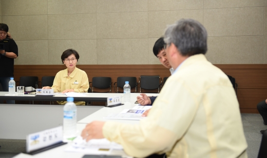 연인산도립공원 관리동에서 안전대책 청취 중인 이화순 부지사. / 사진제공=경기북부청