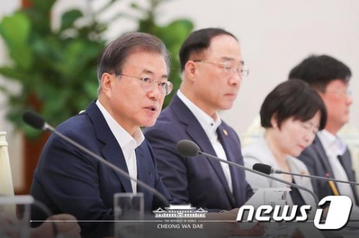 문재인 대통령이 지난 8일 청와대 본관에서 열린 국민경제자문회의에서 모두발언하고 있다. /사진=뉴스1