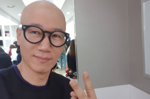 지석진 민머리. /사진=지석진 홈페이지 캡처  