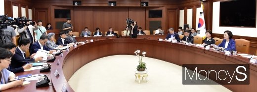 [머니S포토] 정부, '일본 극복하기 위한 부처별 대책 결의'