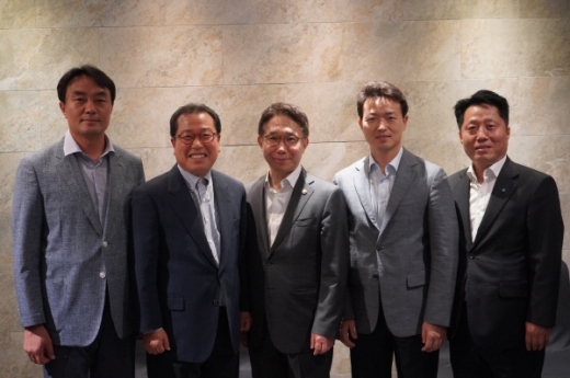 김상호 하남시장, 조광한 남양주시장, 국토부 1차관, 김종천 과천시장, 장덕천 부천시장.(왼쪽부터) / 사진제공=남양주시