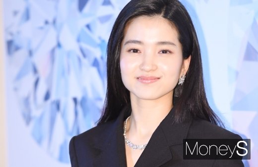 [머니S포토] 김태리 '심쿵 눈맞춤'
