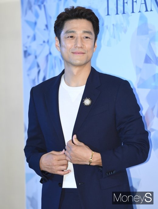 [머니S포토] 지진희 '대통령 권한대행 '