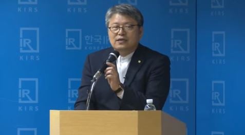 라정찬 네이처셀 대표가 회사 설명을 하는 모습이 바이오스타 채널에 올라왔다. /사진=유튜브