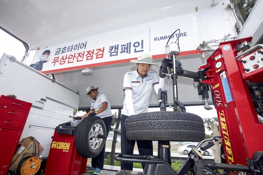 고속도로 타이어 점검. /사진제공=금호타이어