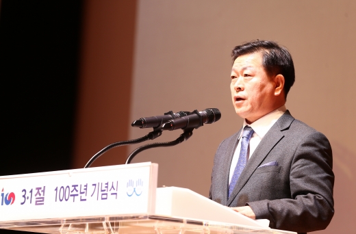 박승원 광명시장이 지난 3월 1일 가진 3.1절 기념식에서 기념사를 하고 있다. / 사진제공=광명시
