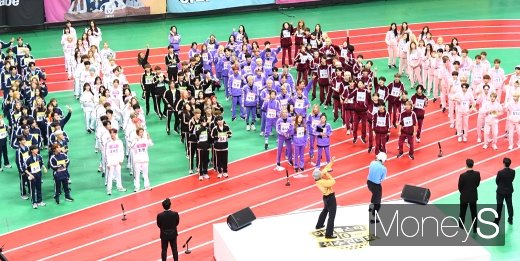 [머니S포토] UV '다 함께 즐기는 2019 아육대~'