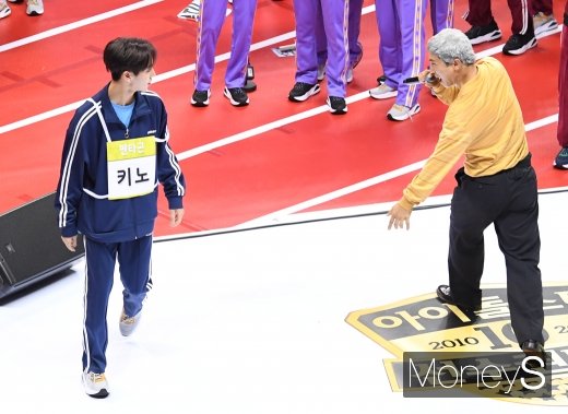 [머니S포토] 펜타곤 키노 'UV 유세윤과 댄스 대결'