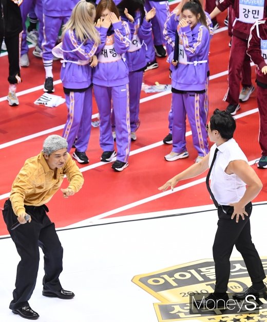 [머니S포토] 있지(ITZY) '차마 눈뜨고 보기 힘든 엉덩이 댄스'