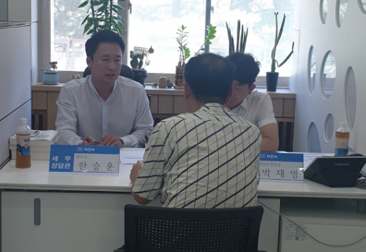 해운대구에서 운영 중인 무료 세무상담실 모습./사진제공=해운대구 