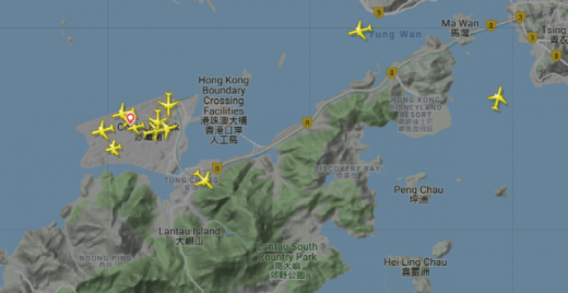 13일 오전 8시 홍콩국제공항 실시간 현황. /사진=항공기 운항 사이트 캡처