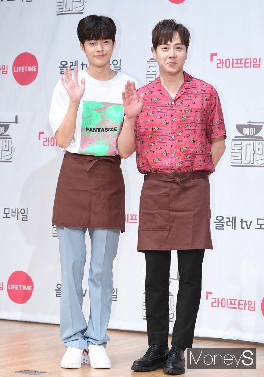 [머니S포토] 유선호·앤디, 바리스타로 변신