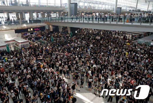 홍콩국제공항, 모든 항공편 또 취소… 체크인 중단 (속보)