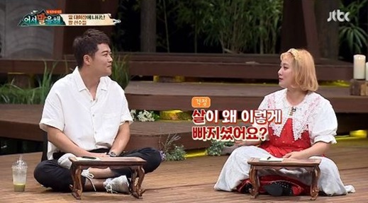 '어서 말을 해' MC 전현무(왼쪽)와 박나래. /사진=JTBC '어서 말을 해' 방송화면 캡처
