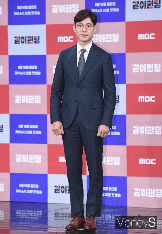 [머니S포토] 유준상, 비즈니스맨 같은 패션