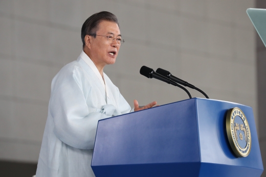 문재인 대통령이 15일 오전 천안 독립기념관 겨레의 집에서 열린 제74주년 광복절 경축식에서 경축사를 하고 있다. /사진=박진희 기자