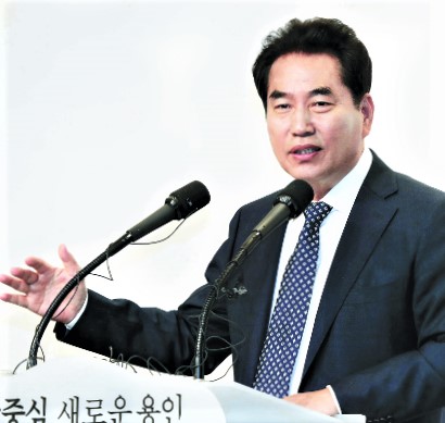 백군기 용인시장은 15일 시청 에이스홀에서 열린 광복 74주년 경축식 축사를 통해“지금 누리는 평화와 변영은 독립 위해 헌신한 선열들의 희생으로 이뤄진 것임을 잊어서는 안 된다”고 말했다. / 사진제공=용인시