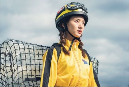 tvN 새 토일드라마 '날 녹여주오' 촬영 중인 배우 원진아. /사진=tvN 제공