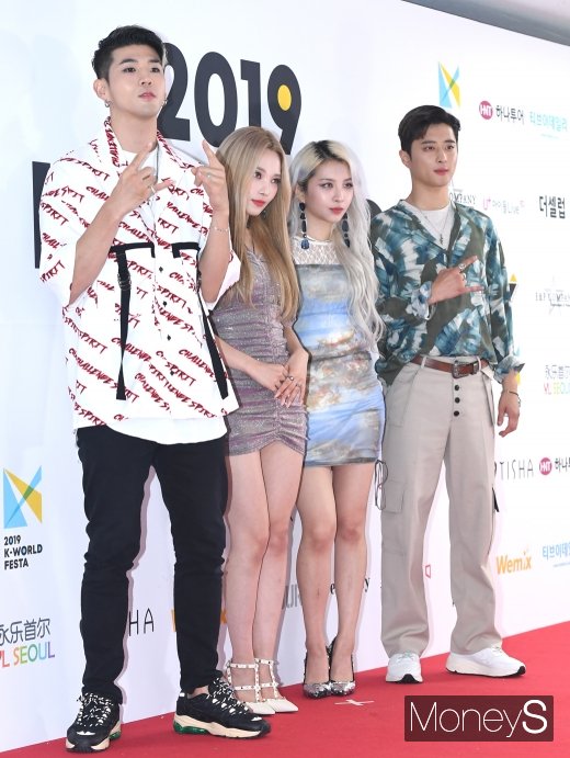 [머니S포토] 카드, 카리스마 넘치는 포즈(2019 케이월드 페스타)