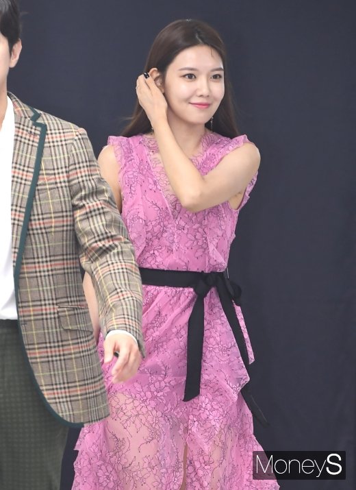 [머니S포토] 수영 '어머 공주인가?'