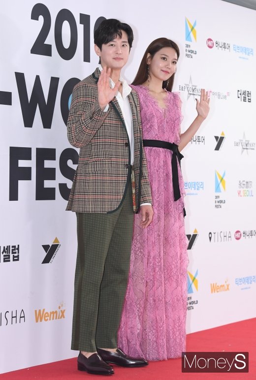 [머니S포토] 권율·수영 '오늘 진행 맡았어요'(2019 케이월드 페스타)