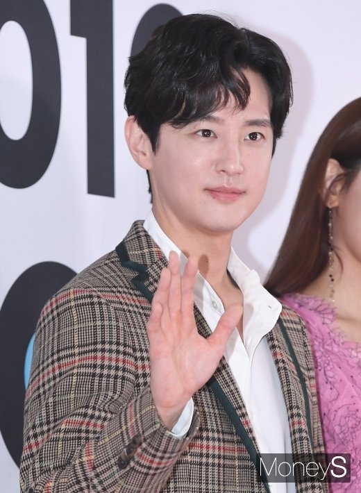 [머니S포토] 권율 '짙은 잘생김'
